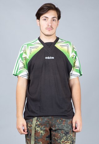 BLACK ADIDAS TEE WITH ABSTRACT PRINT