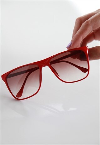 VINTAGE RED FRAME, GRADIENT RED LENSES