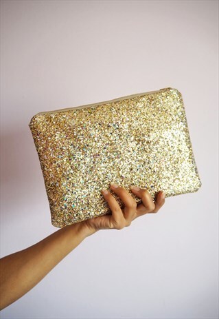 GLITTER CLUTCH BAG IN GOLD RAINBOW