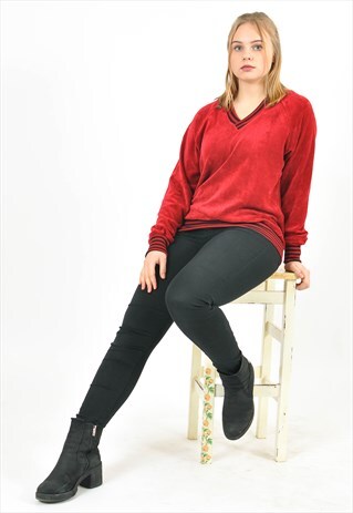 VINTAGE 90'S VELVET JUMPER IN RED