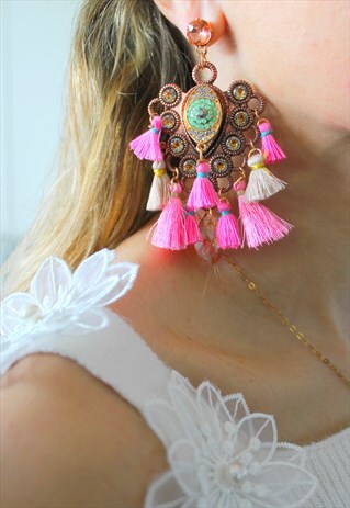 EARRINGS POMPONS EYE SHAPE