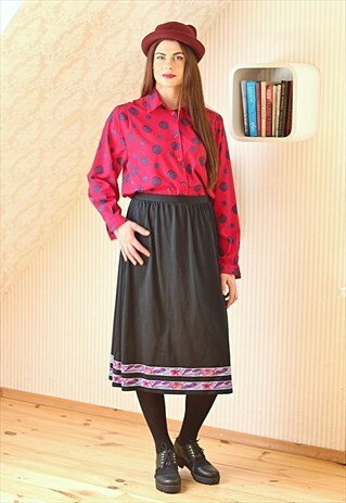 BLACK FLORAL DETAIL SKIRT
