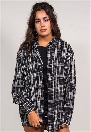 VINTAGE 90'S BLACK & WHITE LONG SLEEVE FLANNEL SHIRT