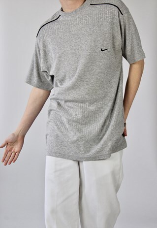 VINTAGE NIKE TEXTURED T-SHIRT