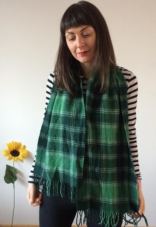 VINTAGE GREEN & WHITE WOOL TARTAN SCARF