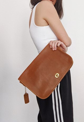 BEAUTIFUL VINTAGE BROWN COACH CLUTCH