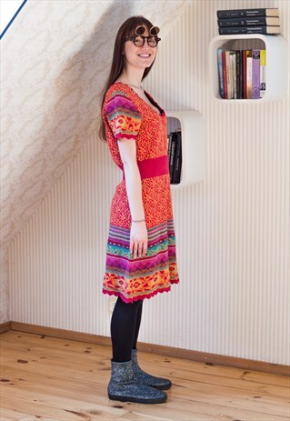 BRIGHT COLOURFUL KNITTED SHORT SLEEVE DRESS