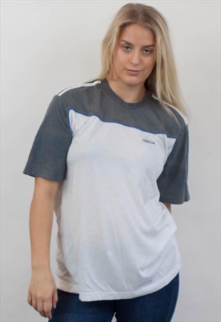 VINTAGE ADIDAS T-SHIRT