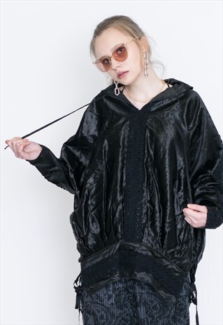 VINTAGE BLACK RETRO JUMPER