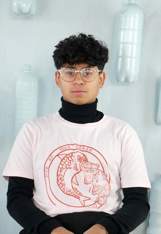 ORGANIC T-SHIRT IN BLUSH PINK WITH PLASTIC PUKE FISH
