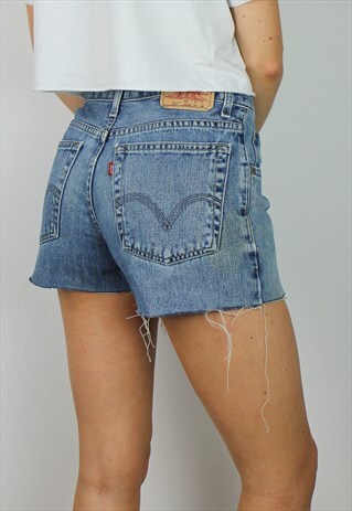 VINTAGE LEVI'S DENIM SHORTS W RED TAB BACK