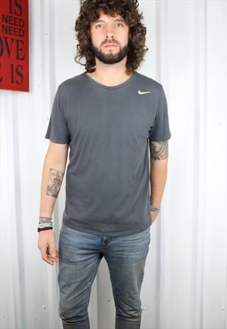 VINTAGE NIKE OVERSIZED T SHIRT