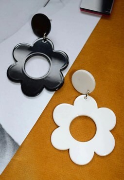 Mod Girl Flower Earrings - Monochrome 60's Style