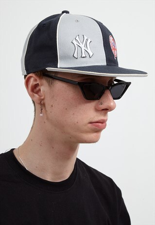 VINTAGE GREY YANKEES SNAP-BACK CAP