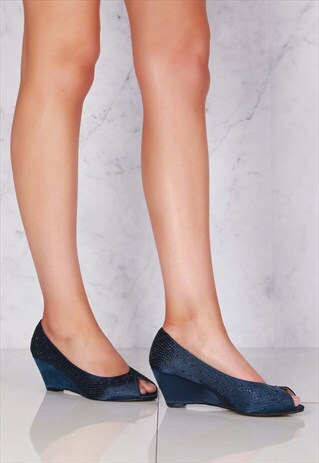 PEEP TOE DIAMANTE MEDIUM WEDGE IN NAVY SATIN