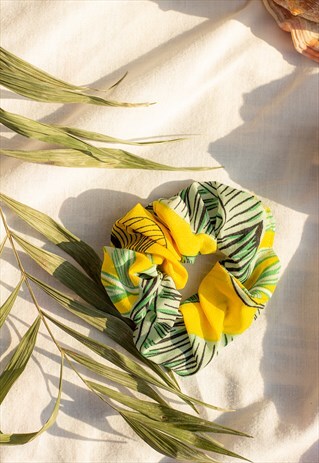 YELLOW PALM PRINT SCRUNCHIE
