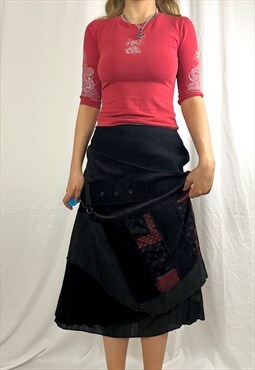 Vintage y2k cargo skirt in black and red. 