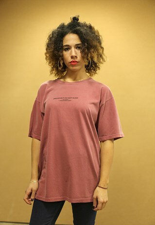 UK BORN WORLDWIDE WORN LOGO ON BRICK T-SHIRT