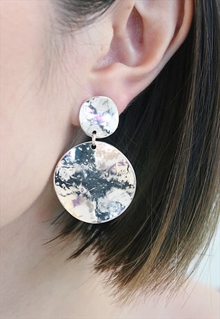HAMMERED DISC EARRINGS IN SILVER