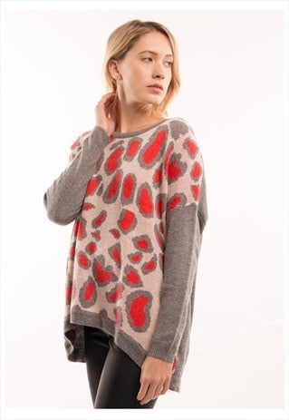 OVERSIZED JUMPER IN GREY AND RED LEOPARD PRINT