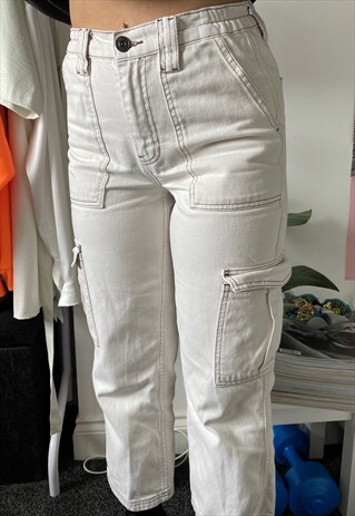 WHITE CARGO JEANS
