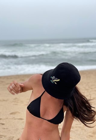 BUCKET HAT WITH COCKATOO EMBROIDERY