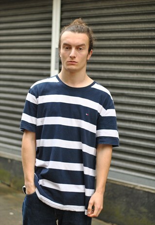 VINTAGE TOMMY HILFIGER STRIPE FLAG TEE.