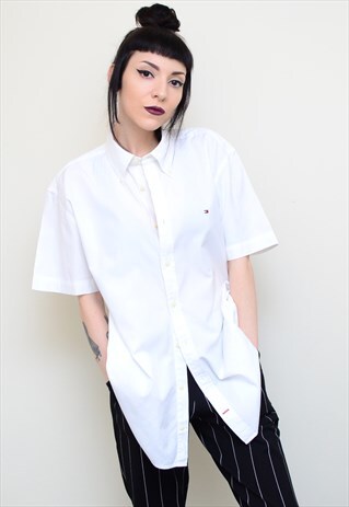 Y2K RETRO WHITE TOMMY HILFIGER BOYFRIEND STYLE SHIRT