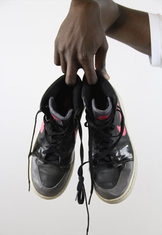 VINTAGE NIKE BLACK HIGH-TOP TRAINERS