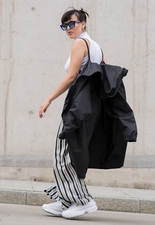 OVERSIZED WINDBREAKER COAT IN BLACK WITH SUSPENDERS