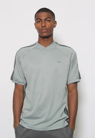 VINTAGE NIKE T-SHIRT