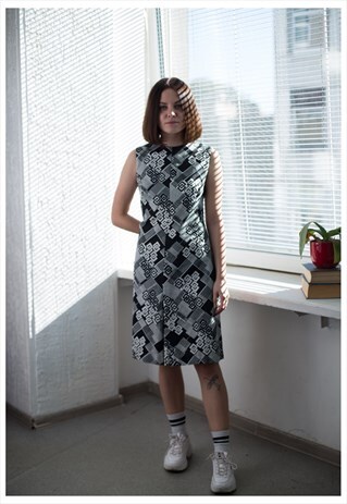 VINTAGE 70'S BLACK/WHITE GEOMETRIC PATTERNED DRESS