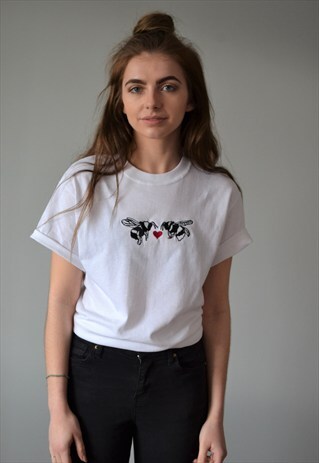 MEANT TOO BEE EMBROIDERED WHITE BEE TEE