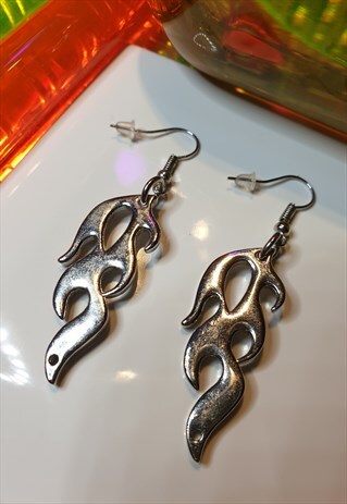SILVER TONE FLAMES EARRINGS