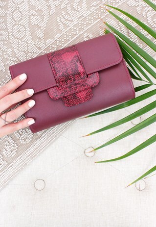 BURGUNDY SNAKE PRINT CLUCTH BAG