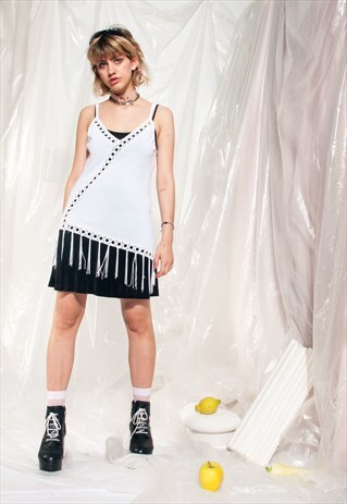 VINTAGE TOP Y2K 2000S WHITE FRINGE CROCHETED SINGLET