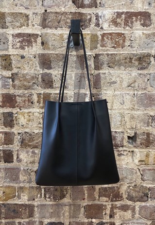 BLACK FAUX LEATHER PINCHED STRAP TOTE BAG