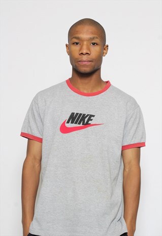 VINTAGE NIKE T-SHIRT