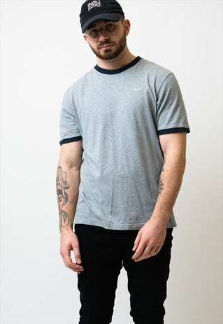 VINTAGE NIKE T-SHIRT