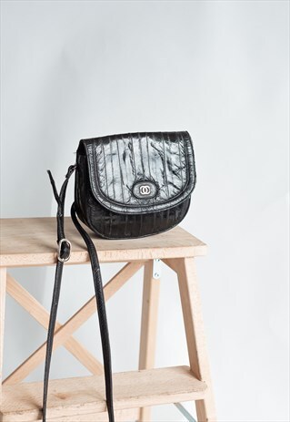 VINTAGE 80S VINYL HALF MOON SHOULDER BAG