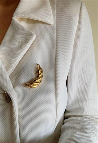 VINTAGE 80S GOLDEN BROOCH SHAPED LIKE A MOON WITH STONES