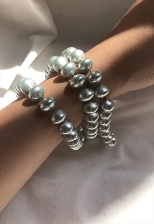 VINTAGE 60S PEARLESCENT DUSTY BLUE PLASTIC BEADED NECKLACE