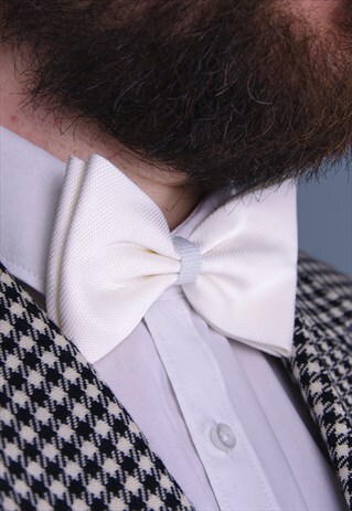 VINTAGE WHITE BOW TIE