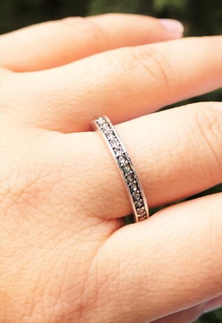 DIAMANTE RING BAND