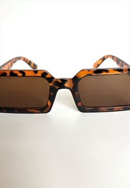 Tortoiseshell rectangle sunglasses