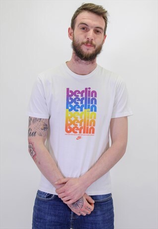 VINTAGE NIKE BERLIN TEE LOGO T-SHIRT IN MEDIUM WHITE