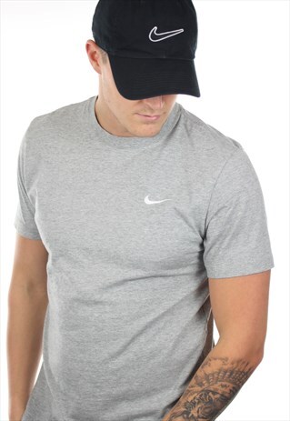 VINTAGE NIKE SMALL LOGO SPORTS T SHIRT TEE