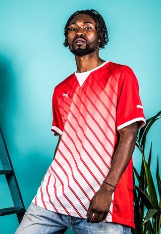 VINTAGE PUMA SPORTS T-SHIRT IN RED