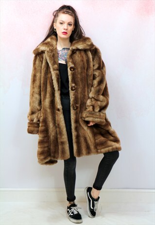 1980S VINTAGE GOLDEN BROWN SOFT OVERSIZED FAUX FUR COAT