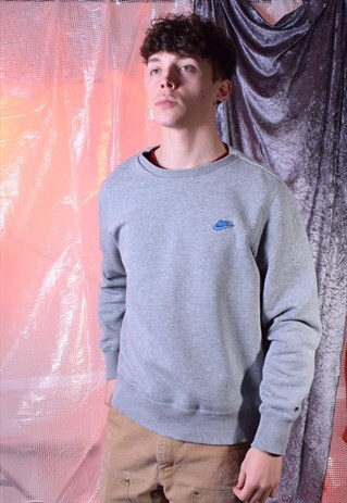 VINTAGE NIKE GREY EMBROIDERED SWEATSHIRT